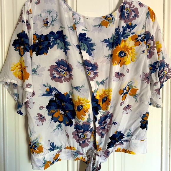 Abercrombie & Fitch floral crop top - Picture 5 of 6